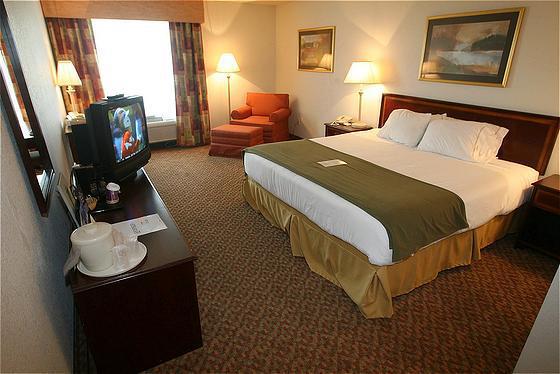 Holiday Inn Express & Suites - Worthington, An Ihg Hotel Стая снимка